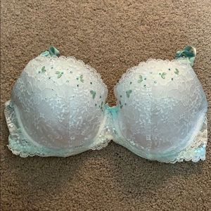 Teal/white lacy bra